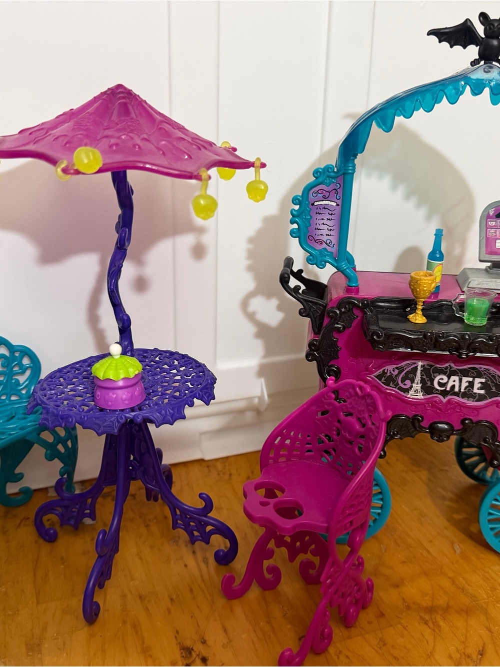 Monster high scaris city of frights cafe cart